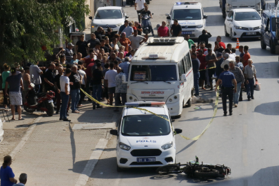 Önce yayaya sonra minibüse çarptı...