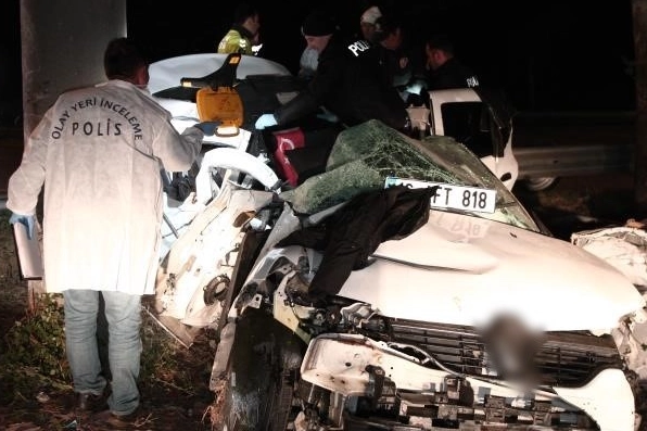 Doğum günü eğlencesi dönüşü kazada hayatını kaybeden 3 genç toprağa verildi