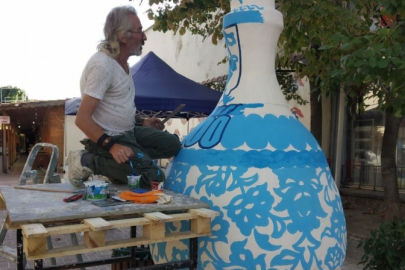 İznik çinisinden dev vazo