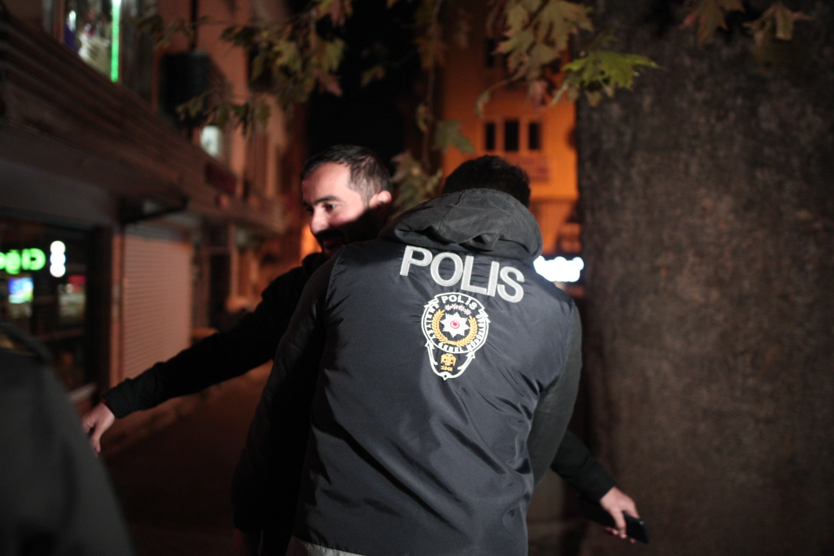 Bursa'da metruk bina ve ara sokak operasyonu