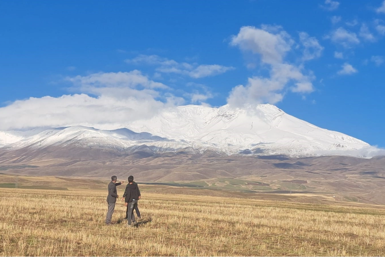 Süphan Dağı beyaz gelinliğini giydi