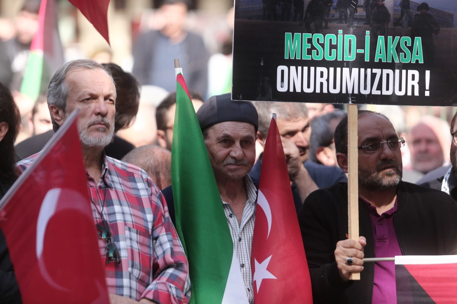 Bursa’da binlerce kişi İsrail’e tepki gösterdi