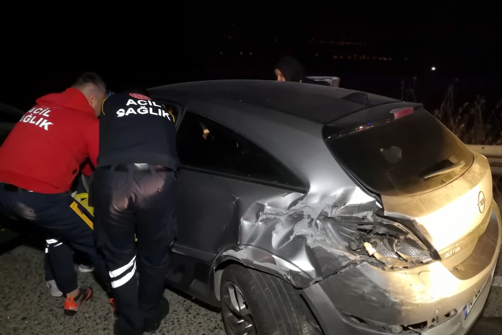 Minibüs otomobile çarptı: 5 yaralı