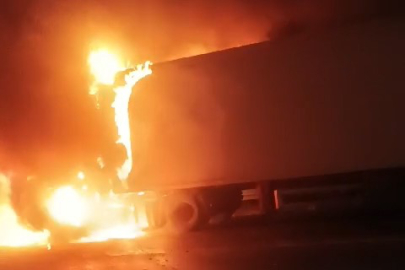 Tır alev alev yandı
