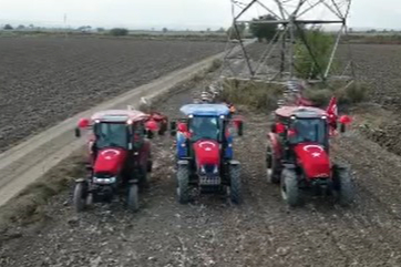 Çiftçiden traktörle 100. yıl kutlaması