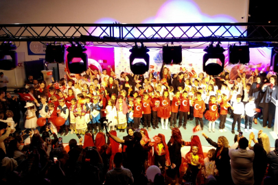 Yenişehir Okyanus Koleji'nde cumhuriyet coşkusu