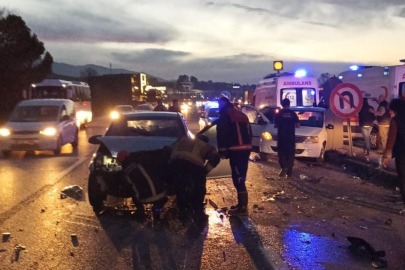 Düğün yolunda kaza yaptılar