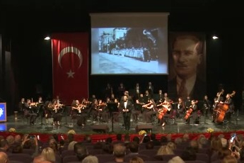 Cumhuriyetin 100. yılında Atatürk şarkılarla anıldı