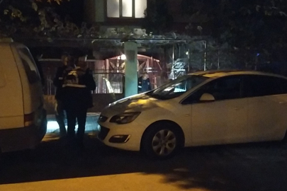 Baba-oğul kavgasını ayırmaya çalışan 3 kişi bıçaklandı