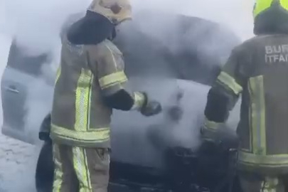 Seyir halindeki araç yandı! O anlar kamerada