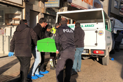 Yabancı uyrukluların kaldığı evde bıçaklı kavga: 1 ölü, 2 yaralı