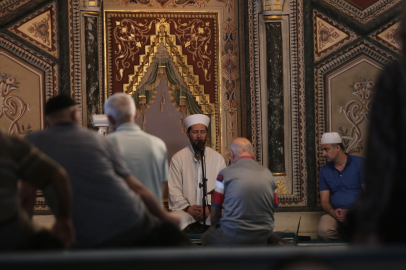 Her yerden Cami İmamı Uğur Gedik'i dinlemeye geliyorlar