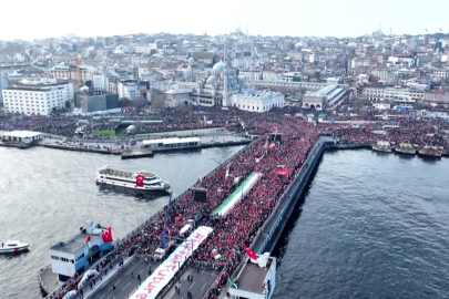 Galata Köprüsü’nde düzenlenen Filistin’e destek yürüyüşü