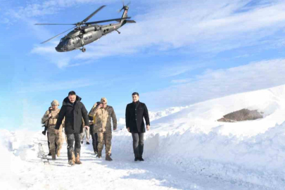 Vali Tekbıyıkoğlu üst bölgesindeki Mehmetçik ile bir araya geldi