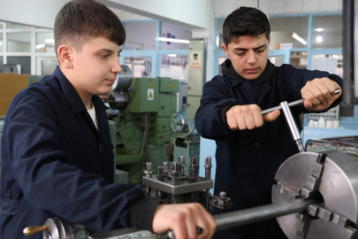 Fabrika gibi çalışan lise: Cirosu 5 milyona yaklaştı