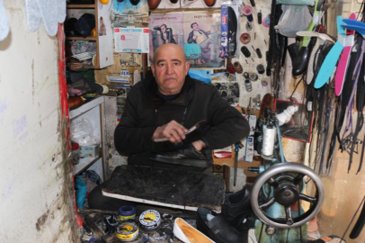 Ayakkabı tamir ustası 3 metrekarede kazandığıyla dört çocuk okuttu