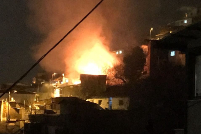 Bursa'da alev alev yanan ev küle döndü