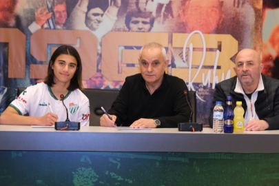 Bursaspor, genç futbolcusu Ahmet Çobanoğlu ile sözleşme imzaladı