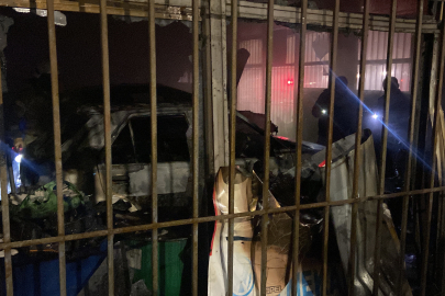 Otomobiller kül oldu!