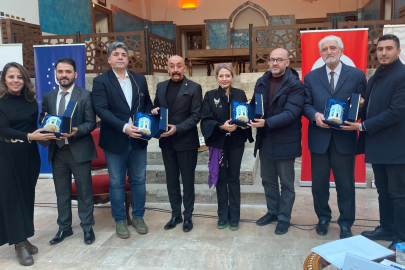 Bir koleksiyoner bin hikaye