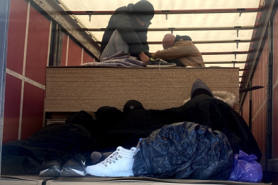 Bursa'da tır dorsesinde 9 kaçak göçmen yakalandı