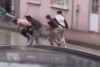 Sokak ortasında taşlı sopalı kavga