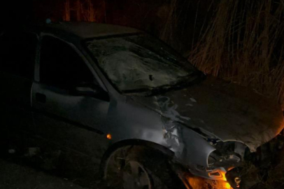 Kontrolden çıkan otomobil şarampole girip tepeciğe çarparak durabildi