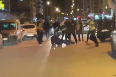 Yol verme kavgası sokağı ringe çevirdi..