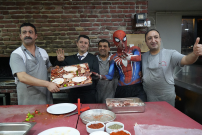 Spider Man, keskin tavaya bayıldı!