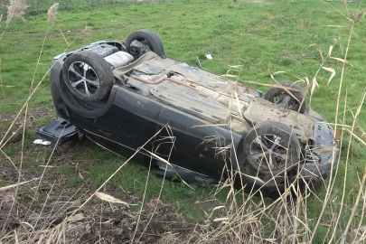 Keskin virajı fark edemedi, tarlaya uçtu