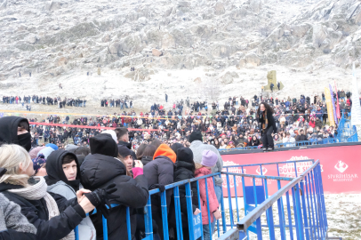 Şarkıcı Alişan hastaneye kaldırıldı!