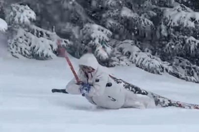 Telesiyej ile çıkarken dengesini kaybetti, sürünerek zirveye çıktı