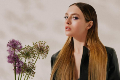 Melis Sezen'in ödül gecesinde tercih ettiği kombini eleştirildi