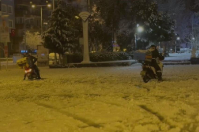 Moto kuryelerin karda drift keyfi