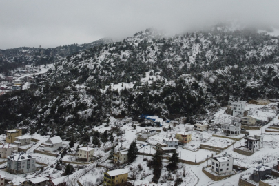 Bu kış geç geldi: Tatil şehri Mersin’de kar güzelliği