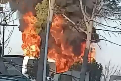 Bursa'da park halindeki otobüs alev alev yandı