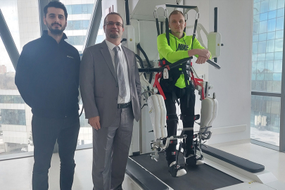 Omurilik felçli Bosnalı genç Türkiye’de yeniden yürüme umudu buldu