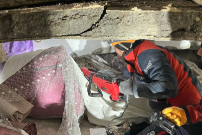 Şanlıurfa’da 2 katlı ev çöktü: 2 ölü, 8 yaralı