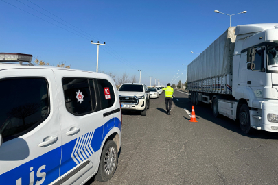 Önce kız arkadaşını sonra kendini vurdu!