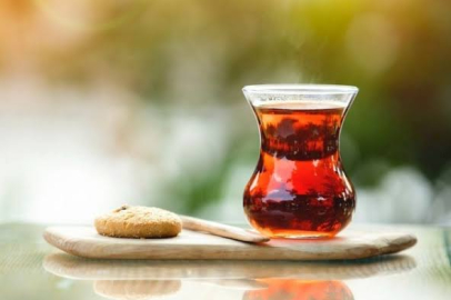 Bu da fenomen çaycı...Közde demlediği çay ile fenomen oldu