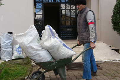 Japonya'da maraton koşmak için inşaatlarda çalışıyor