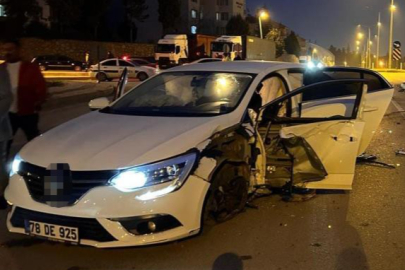 İnegöl'de iki otomobil çarpıştı: 4 kişi yaralandı