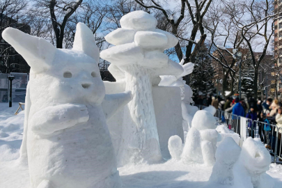 Japonya’daki kar festivali görsel şölen oluşturdu