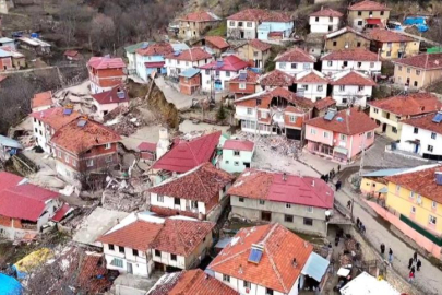 Tokat’ta heyelan felaketinin vurduğu Günebakan köyü dronla havadan görüntülendi