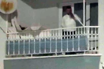 Sinir krizi geçiren genç balkondan tencere, bıçak fırlattı