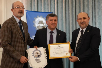 Bursa AFSİAD’ın ilk üyeleri rozetlerini taktı
