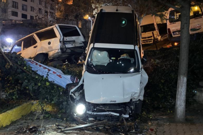 Eyüpsultan’da virajı alamayan araç çay bahçesine uçtu