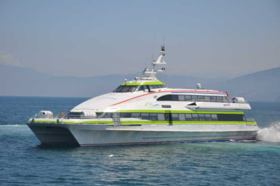 Feribot seferlerine fırtına engeli