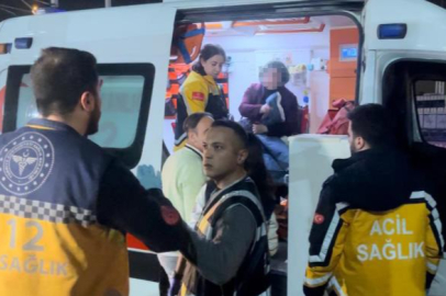 Bursa'da tur otobüsü aydınlatma direğine çarptı: 10 yaralı