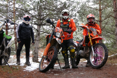 Motor tutkunu 12 yaşındaki Zeynep’in en büyük hayali pistlerde yarışmak